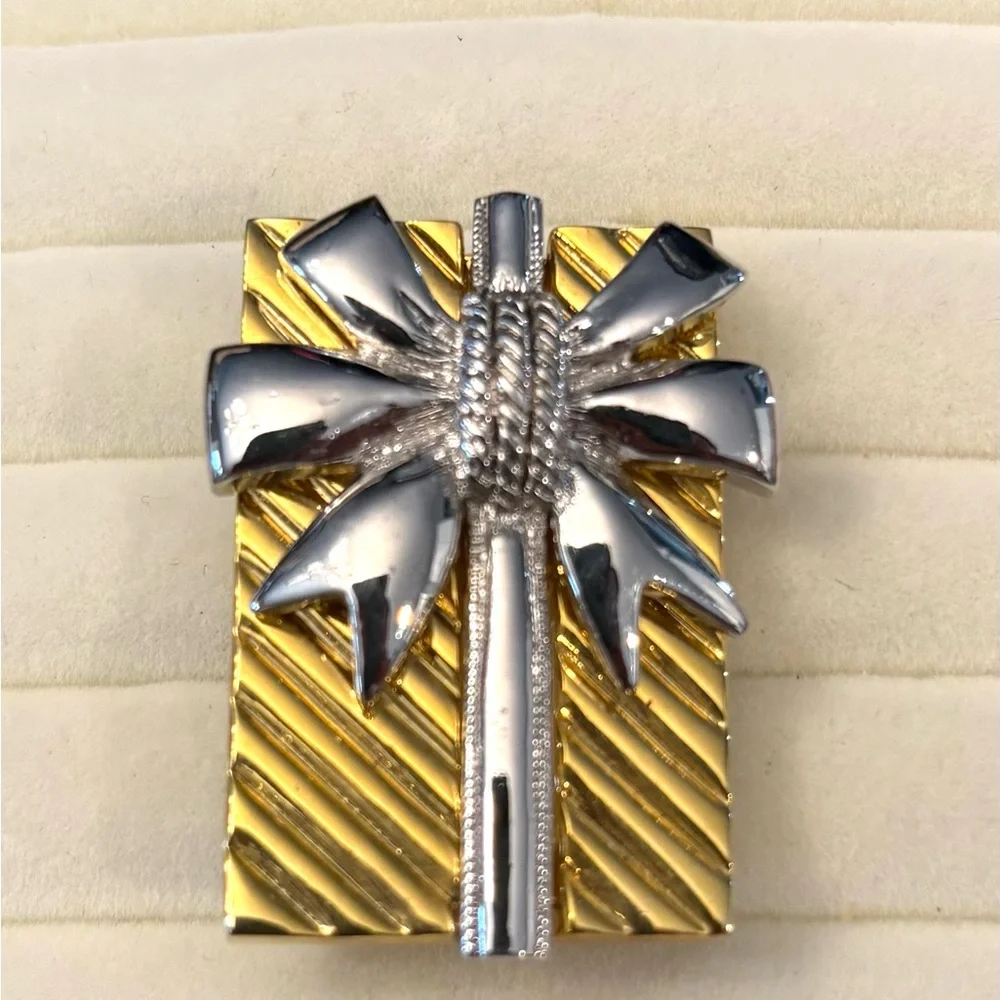 Vintage Premier Design Brooch‎ Pin Christmas Present Silver & Gold Tone Pendant